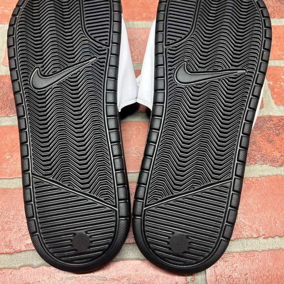 Nike ‘BENASSI JDI’ White/Black Classic Slide Sandals Men’s Size 10 - Picture 8 of 8